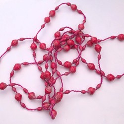 Lang lyserød papirskæde