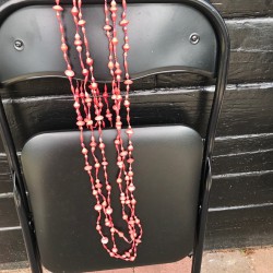 Lang orange/rød papirssmykk