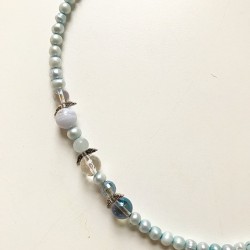 Lys blå ferskvandsperlekæde