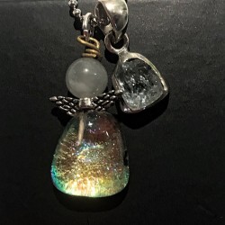 Skinnende engel med akvamarin