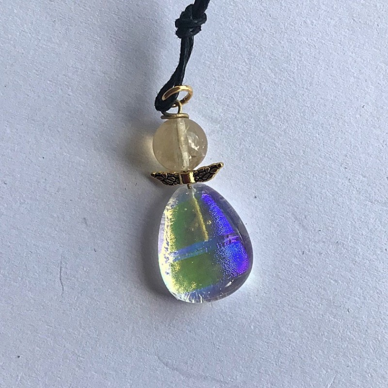 Skinnende engel i gylden/lilla farver