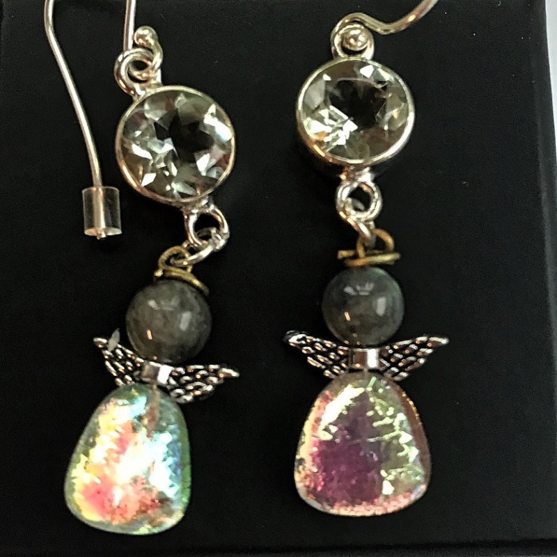 Øreringe med grøn ametyst og månestensengel