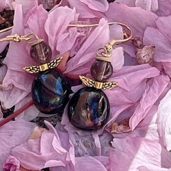 Brune skinnende øreringe...