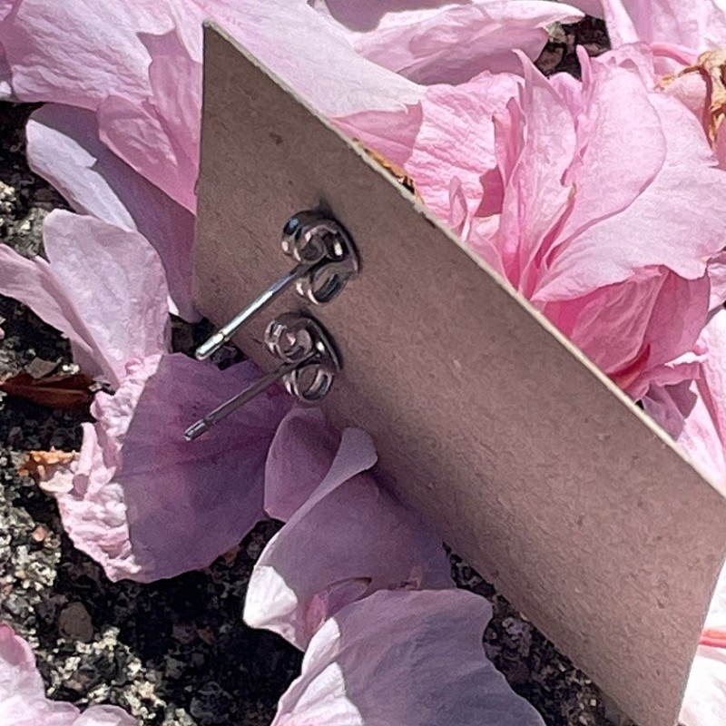 Lyserød ørestikkers