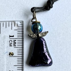 Smuk mørk lilla engel