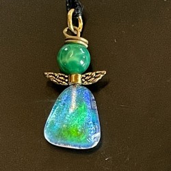 Skinnenden grønlig engel i...