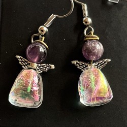 Øreringe med lyserødt skær