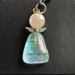 Lysende engel med rosakvarts