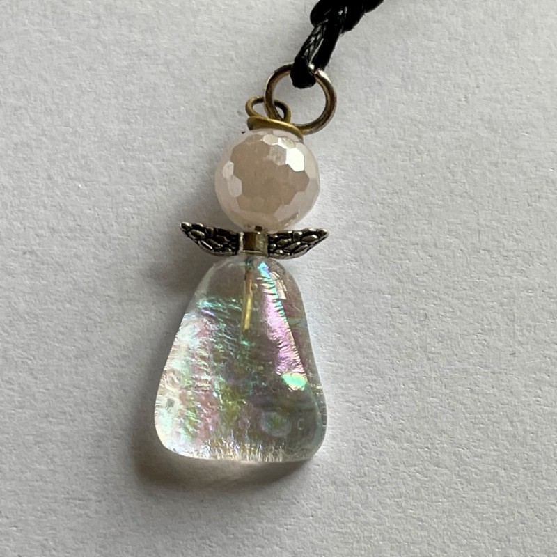 Lysende engel med rosakvarts