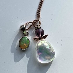 Smuk engel med opalvedhæng