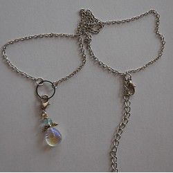 Skinnende engel med gloriering