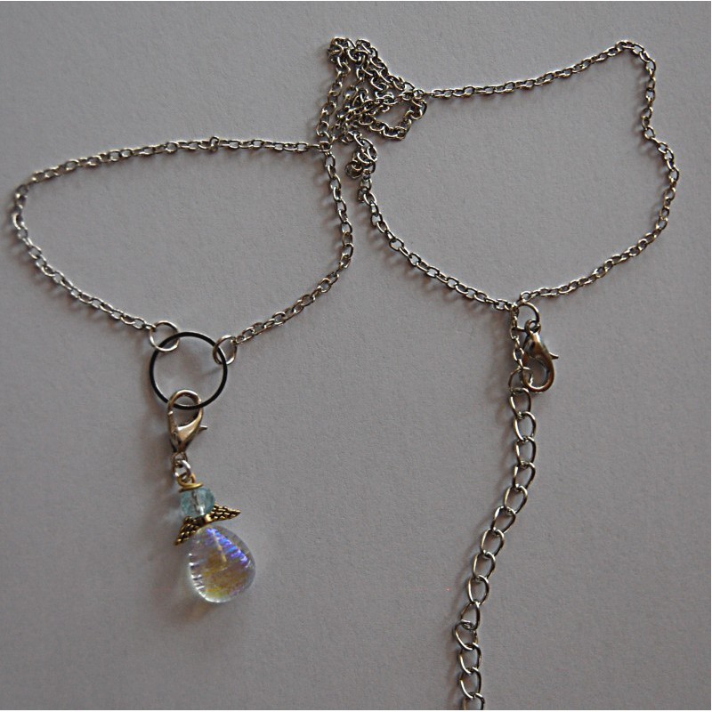 Skinnende engel med gloriering