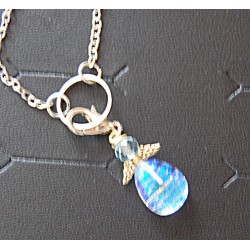 Skinnende engel med gloriering