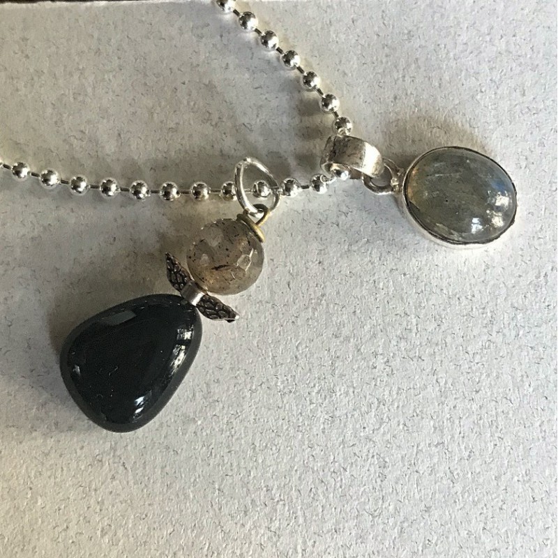 Labradorit engel i sølvkæde