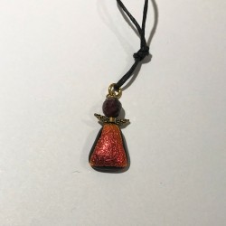 Rød engel med en rubin