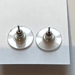 Orange skinnende ørestikkers