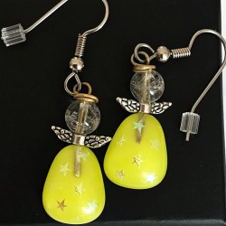 Gule engleøreringe med hjerter