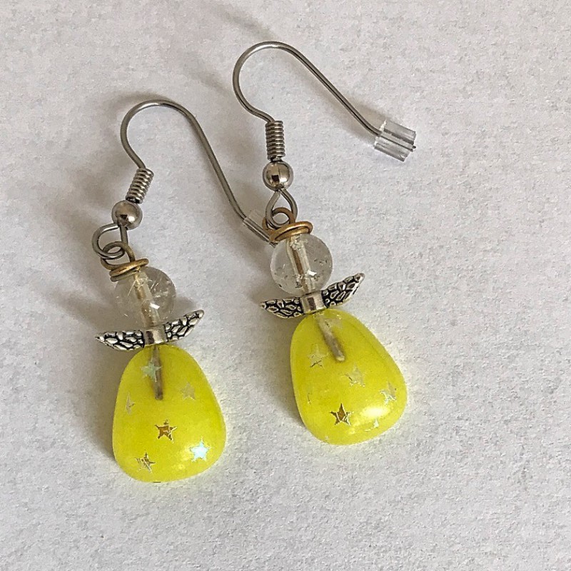 Gule engleøreringe med hjerter