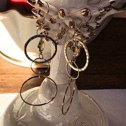 Øreringe med lys glasvedhæng