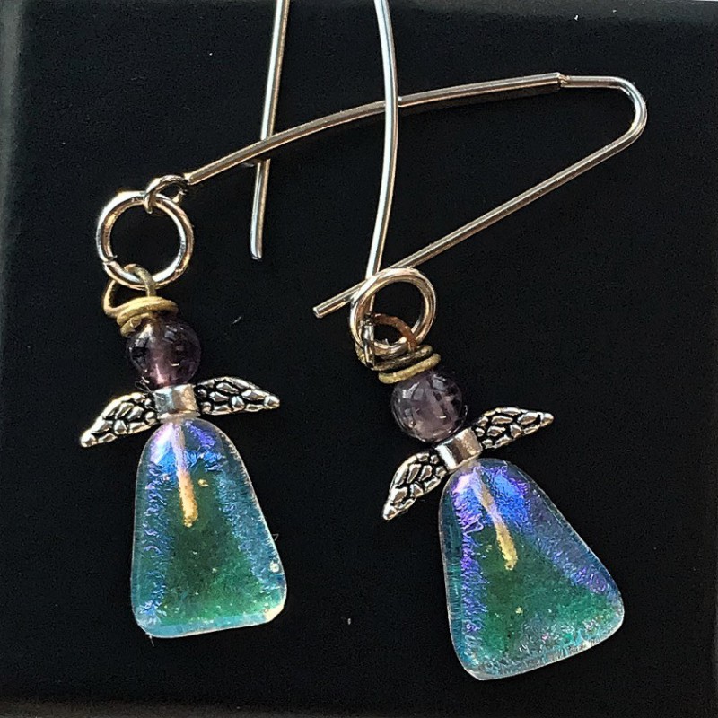 Engle med små ametyster