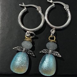 Små engle i lang forgyldt kæde