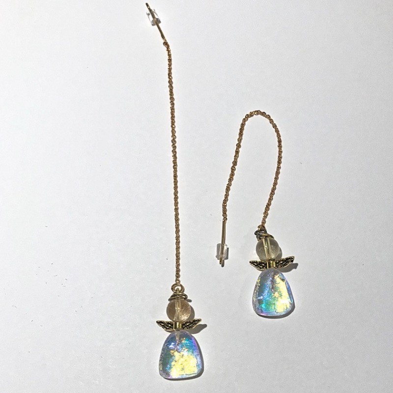 Bitte små engle i lang kæde