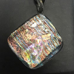 Orange skinnende engel